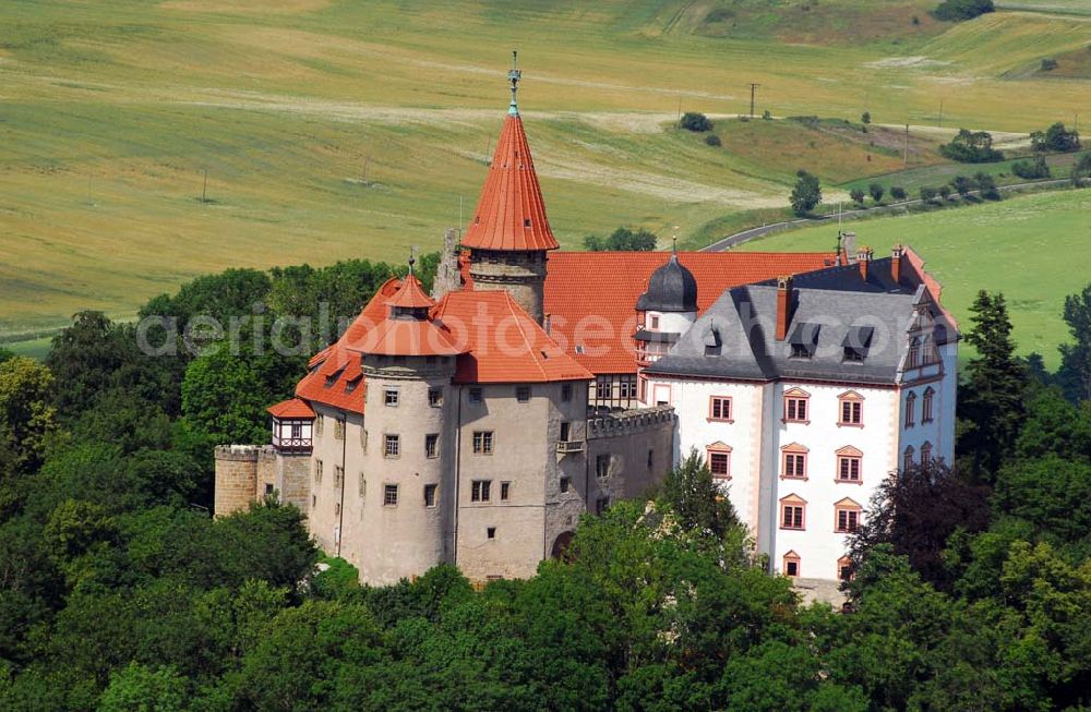 Bad Colberg-Heldburg from above - Blick auf die Veste Heldburg. Im 12. oder 13. Jahrhundert erbaut, wird sie aufgrund ihrer exponierten Lage seit dem 14. Jahrhundert auch „Fränkische Leuchte“ genannt, als Pendant zur „Fränkischen Krone“, der in Sichtweite befindlichen Veste Coburg. Kontakt: Förderverein Veste Heldburg e. V., Geschäftsstelle, Burgstraße 215, Tel. 036871/21210, Fax: 036871/20199E-Mail: veste@bad-colberg-heldburg.de