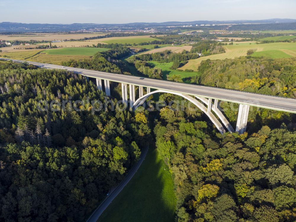 Aerial image Bahretal - Route and lanes along the motorway bridge structure of the BAB A17 Seifelwitztal motorway bridge on the road S176 in Bahretal in the federal state of Saxony, Germany