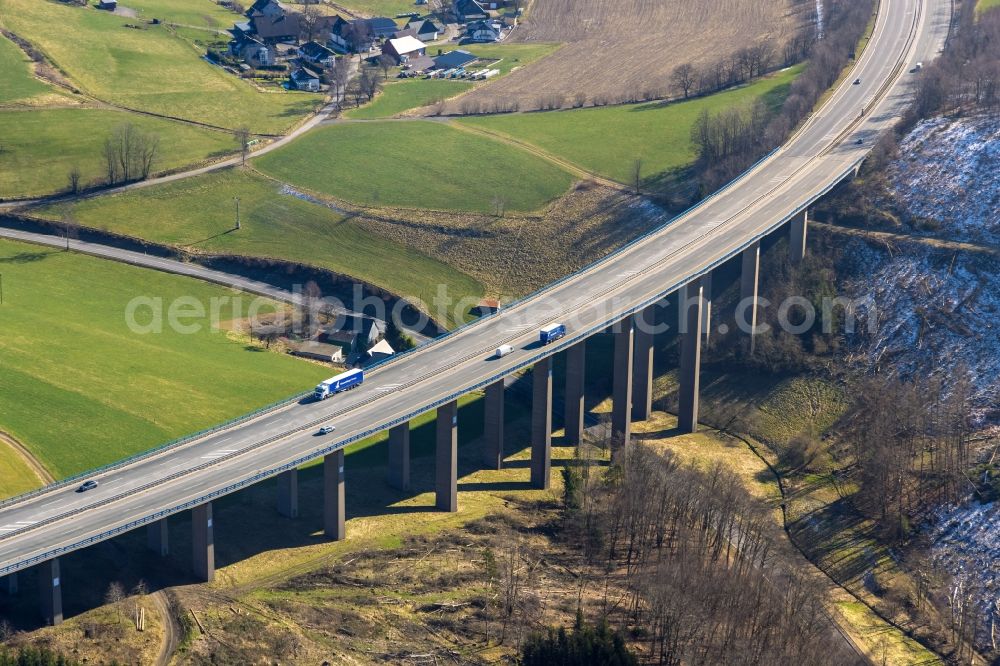 Aerial photograph Lüdespert - Routing and lanes in the course of the motorway bridge structure of the BAB A 45 - Talbruecke Beustenbach of Sauerlandlinie in Luedespert in the state North Rhine-Westphalia, Germany