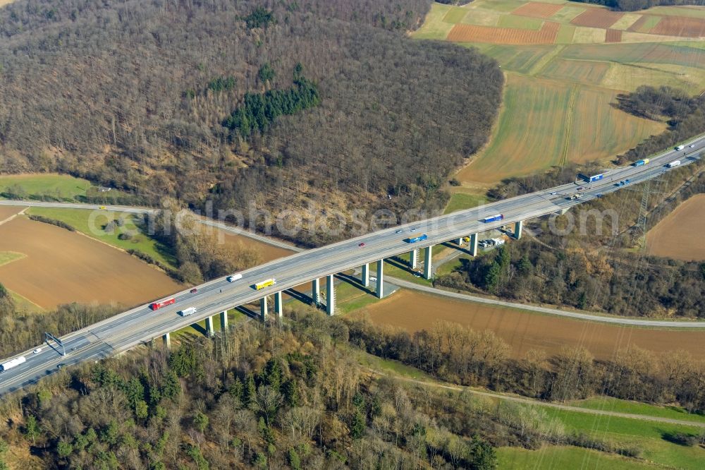 Aerial photograph Wetzlar - Routing and lanes in the course of the motorway bridge structure of the BAB A 45 - Talbruecke Blasbach of Sauerlandlinie in Wetzlar in the state Hesse, Germany