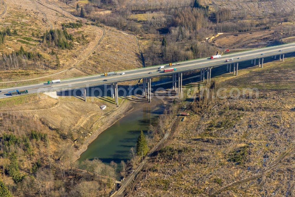 Aerial image Burbach - Routing and lanes in the course of the motorway bridge structure of the BAB A 45 Talbruecke Landeskroner Weiher in Burbach in the state North Rhine-Westphalia, Germany