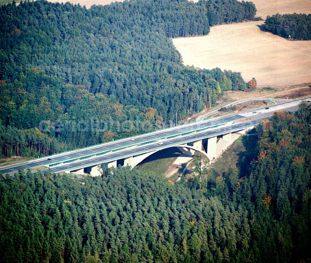 Aerial image Schleifreisen - Routing and lanes in the course of the motorway bridge structure of the BAB A 4 Teufelstalbruecke in Schleifreisen in the state Thuringia, Germany