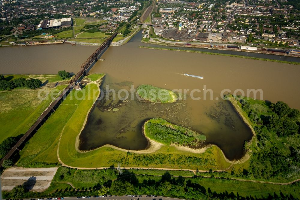 Duisburg from above - Viaduct of the railway bridge structure to route the railway tracks in Duisburg in the state North Rhine-Westphalia