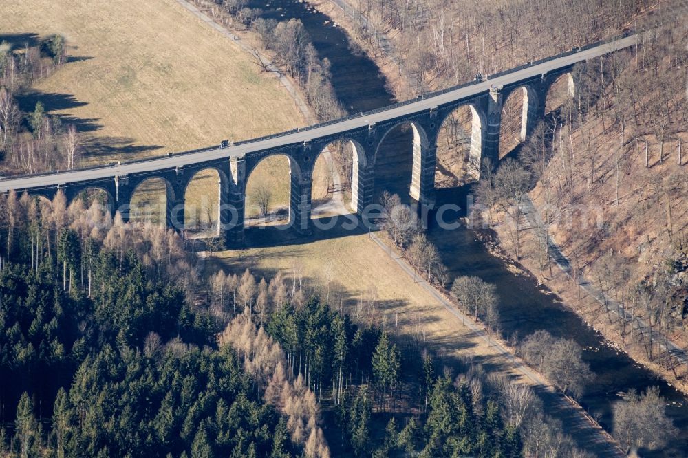 Flöha from the bird's eye view: Viaduct of the railway bridge structure to route the railway tracks in Floeha in the state Saxony, Germany