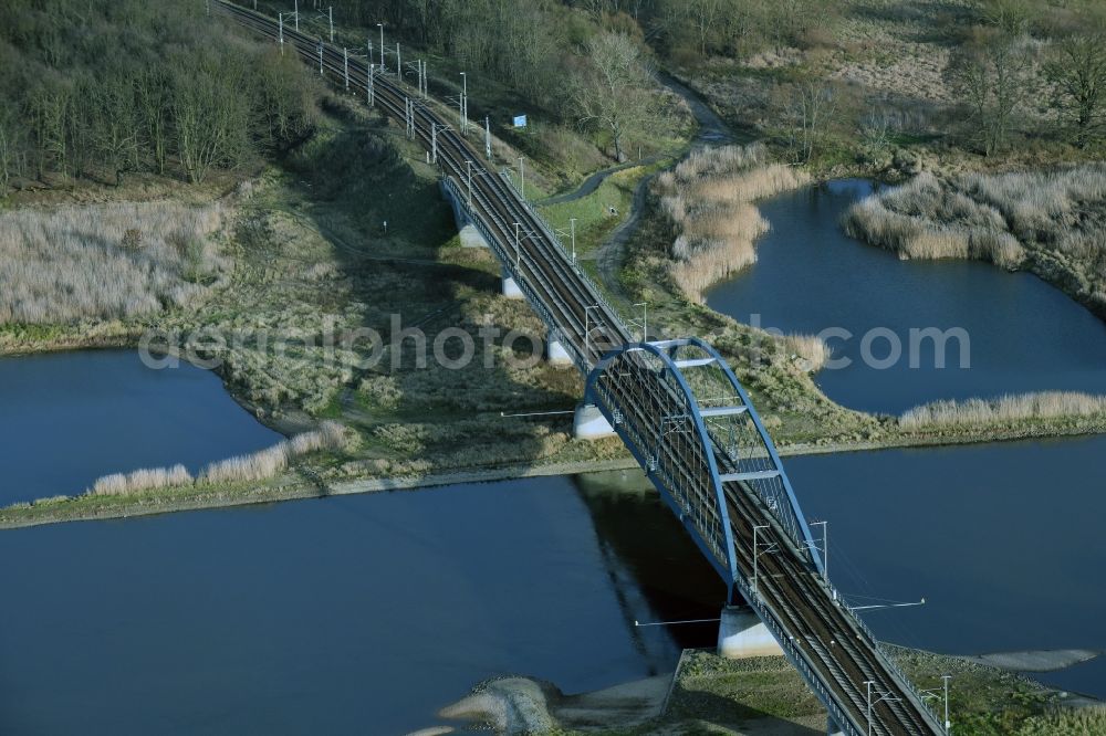 Aerial photograph Frankfurt (Oder) - Viaduct of the railway bridge structure to route the railway tracks in Frankfurt (Oder) in the state Brandenburg