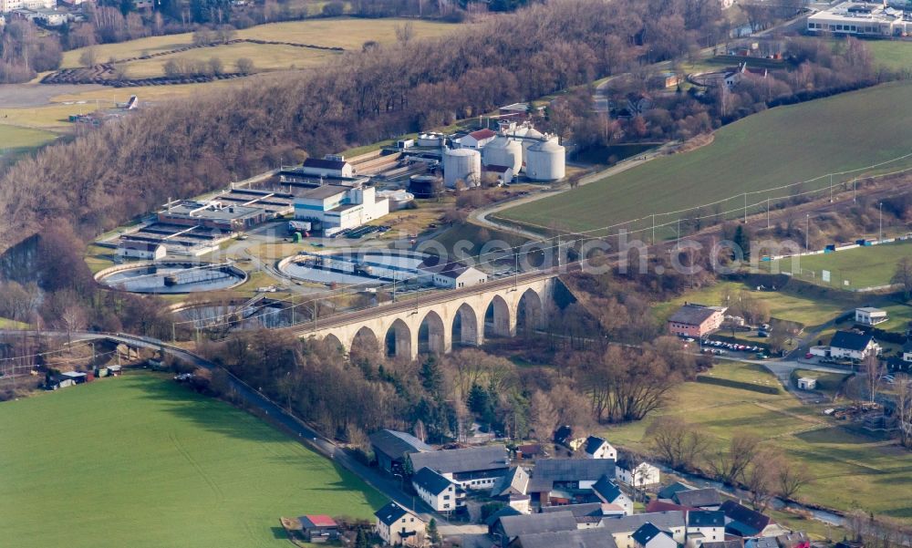 Aerial photograph Hof - Viaduct of the railway bridge structure to route the railway tracks in Hof in the state Bavaria, Germany