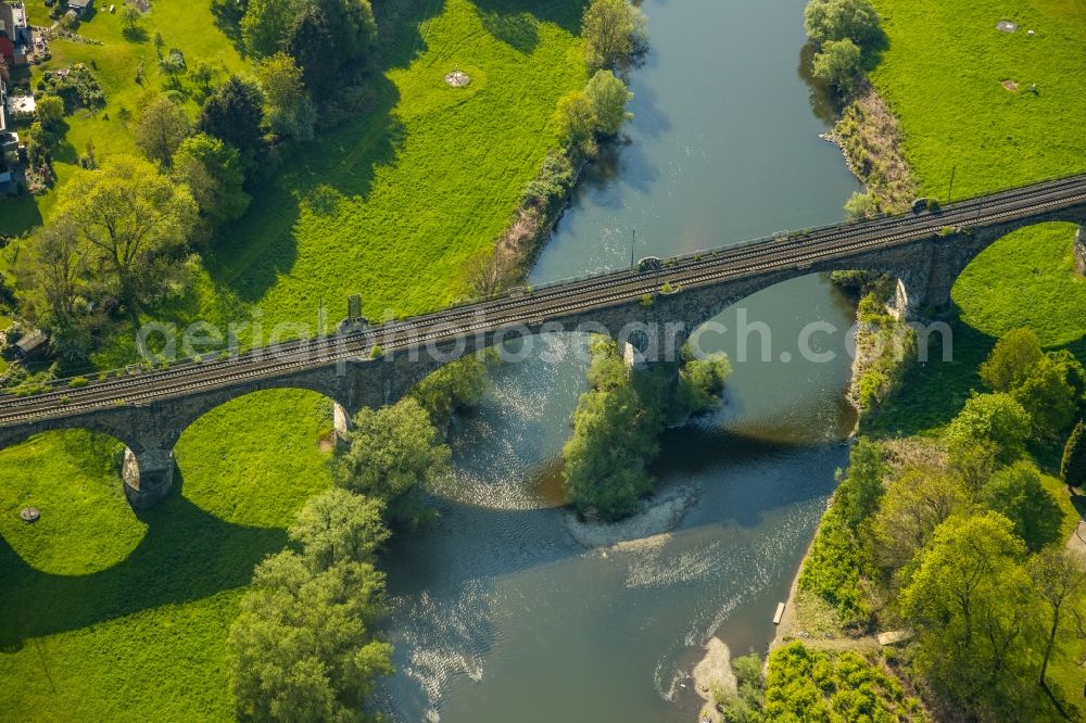 Witten from above - Viaduct of the railway bridge structure to route the railway tracks in the district Bommern in Witten in the state North Rhine-Westphalia, Germany