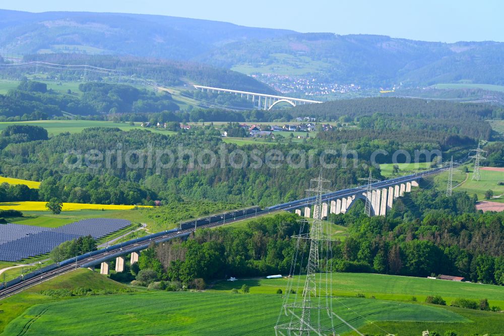 Rödental from the bird's eye view: Viaduct of the railway bridge structure to route the railway tracks in Roedental in the state Bavaria, Germany