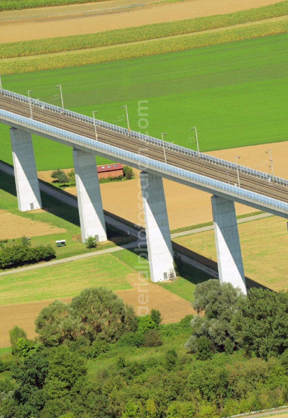 Aerial photograph Vaihingen an der Enz - Viaduct of the railway bridge structure to route the railway tracks in Vaihingen an der Enz in the state Baden-Wuerttemberg