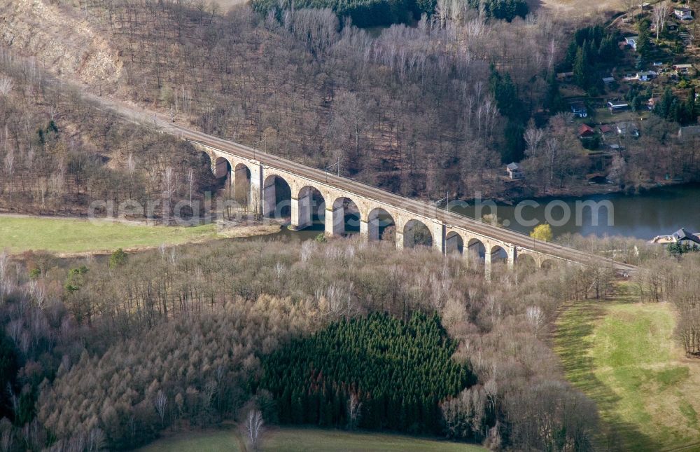 Aerial photograph Wechselburg - Viaduct of the railway bridge structure to route the railway tracks in Wechselburg in the state Saxony, Germany