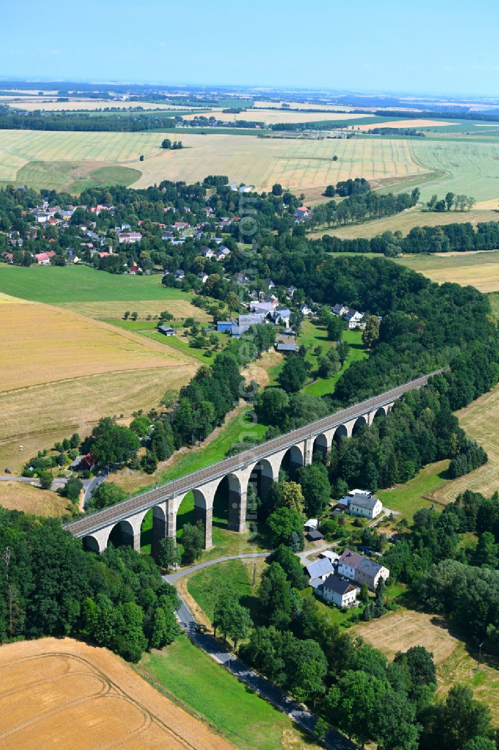 Oberschöna from above - Viaduct of the railway bridge structure to route the railway tracks in the district Wegefarth in Oberschoena in the state Saxony, Germany