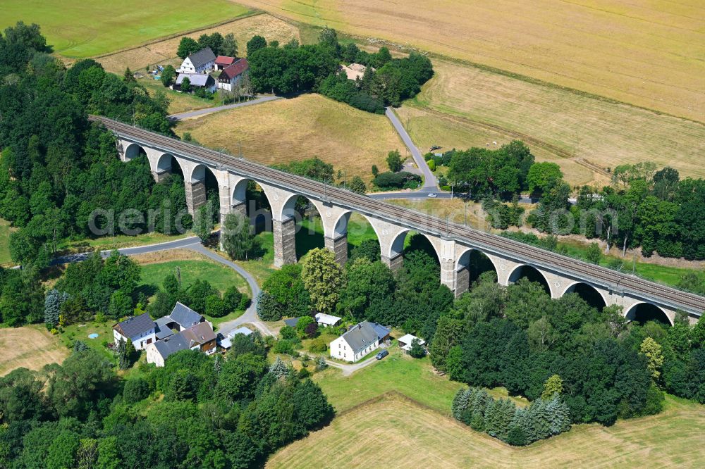 Aerial photograph Oberschöna - Viaduct of the railway bridge structure to route the railway tracks in the district Wegefarth in Oberschoena in the state Saxony, Germany