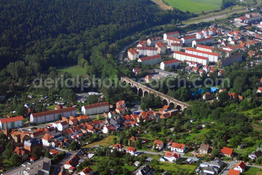 Aerial image Stadtilm - Blick auf das Viadukt über das Ilmtal in Stadtilm. Ein auffälliges und sehenswertes Bauwerk stellt das nebenstehende Viadukt dar. Es wurde 1891 bis 1893 erbaut. Das 13 -bögige Eisenbahnviadukt überspannt das Ilmtal in einer Länge von 202 m und hat eine Höhe von 18 m.