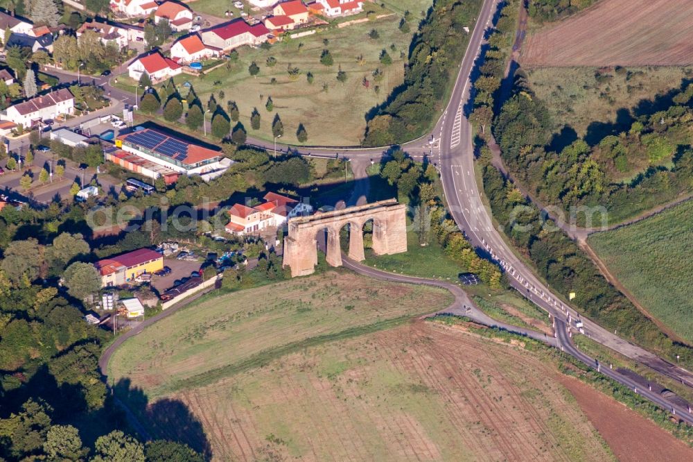 Aerial photograph Marnheim - Viaduct of the railway bridge structure to route the railway tracks in Marnheim in the state Rhineland-Palatinate, Germany