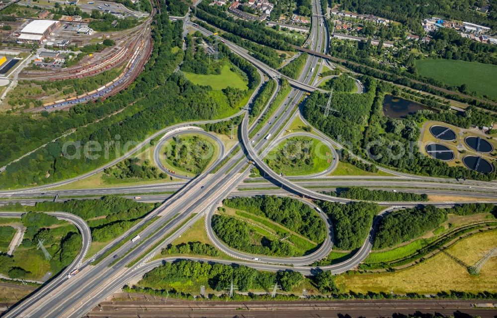 Dortmund from the bird's eye view: Viaduct of the expressway 236 Brackeler Strasse in the district Scharnhorst in Dortmund in the state North Rhine-Westphalia, Germany