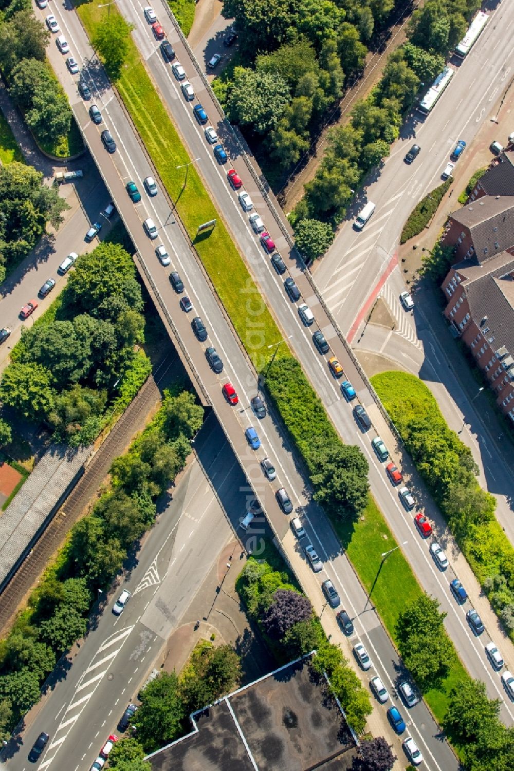 Gladbeck from the bird's eye view: Viaduct of the expressway in the x-shaped intersection in Gladbeck in North Rhine-Westphalia