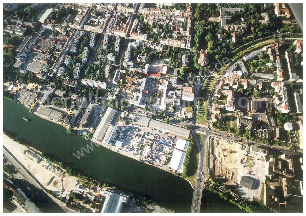 Berlin - Kreuzberg from above - Viktoriaspeicher der BEHALA an der Spree in Berlin - Kreuzberg.