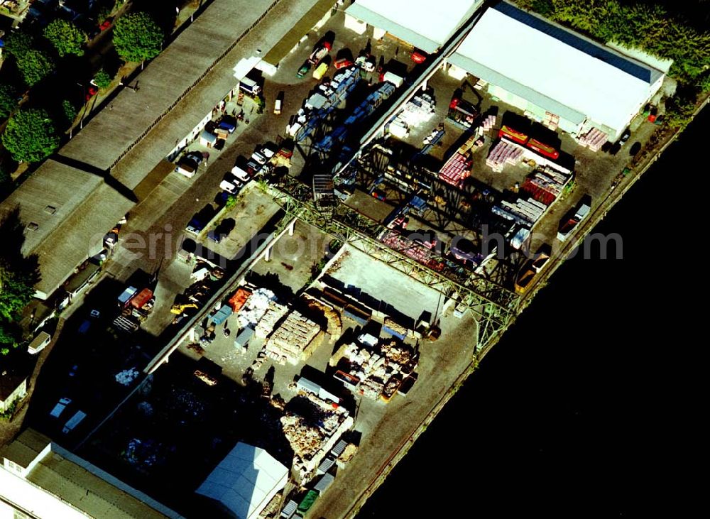 Berlin - Kreuzberg from above - Viktoriaspeicher der BEHALA an der Spree in Berlin - Kreuzberg.