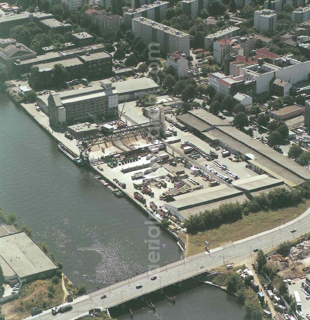 Berlin - Kreuzberg from above - Viktoriaspeicher in Berlin - Kreuzberg / BEHALA