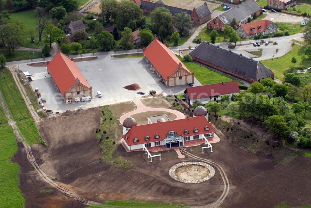 Aerial image Basedow - Basedow ist eine Gemeinde im Südwesten des Landkreises Demmin in Mecklenburg-Vorpommern (Deutschland). Die Gemeinde wird vom Amt Malchin am Kummerower See mit Sitz in der Stadt Malchin verwaltet. In Basedow befindet sich die Naturparkverwaltung des Naturparks Mecklenburgische Schweiz und Kummerower See. Der gesamte Dorfkern mit Schloss, Marstall und Kirche stehen unter Denkmalschutz.