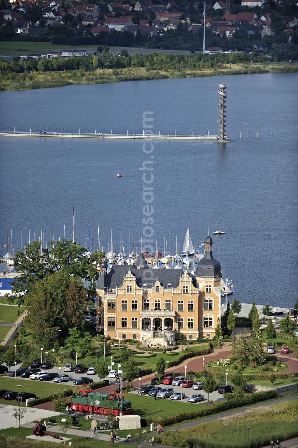 Aerial photograph Bitterfeld - Blick auf die Villa am Bernsteinsee. View of the villa Bernsteinsee.