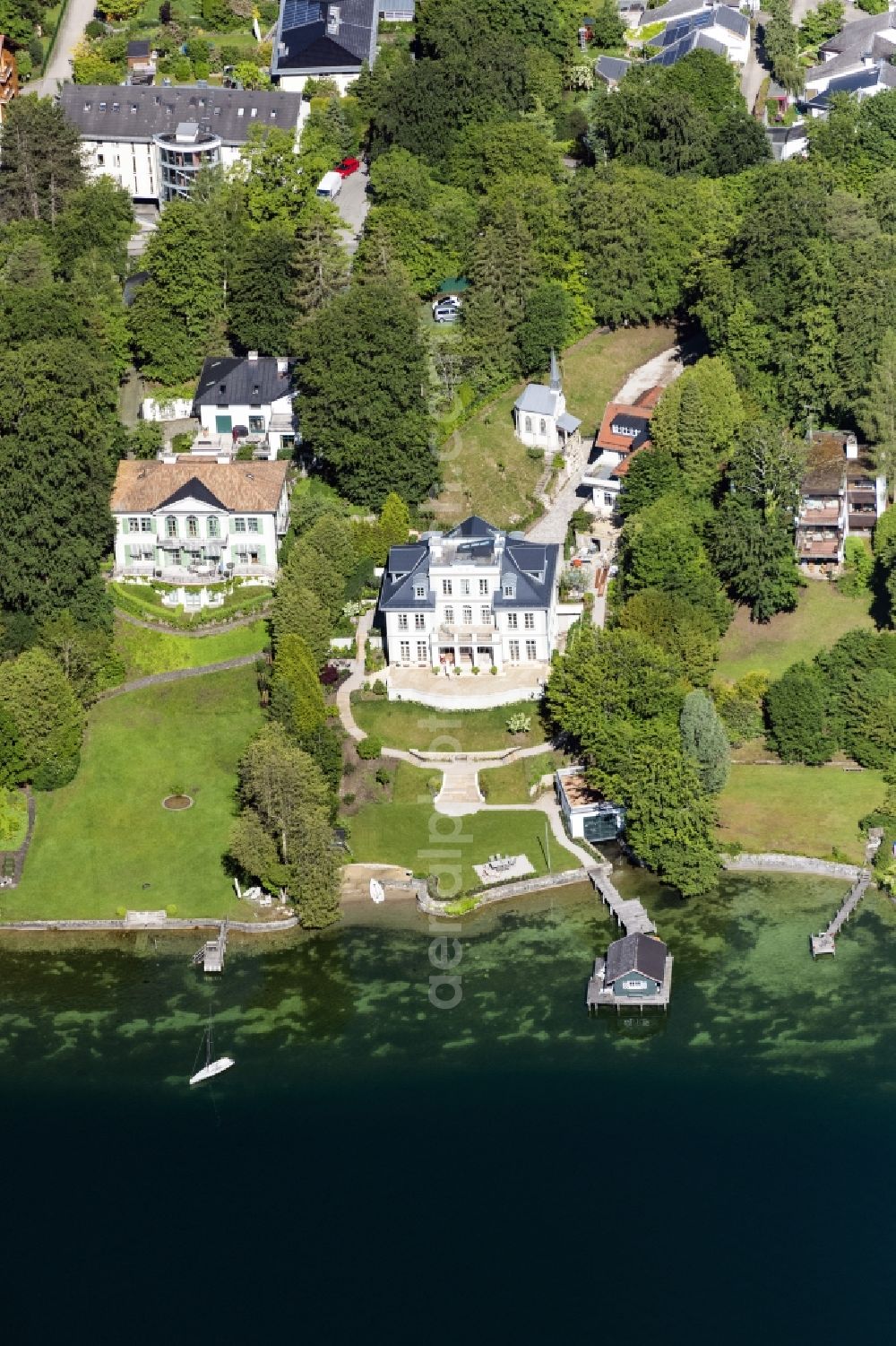 Aerial photograph Pöcking - Luxury residential villa of single-family settlement on Starnberger See in Poecking in the state Bavaria, Germany