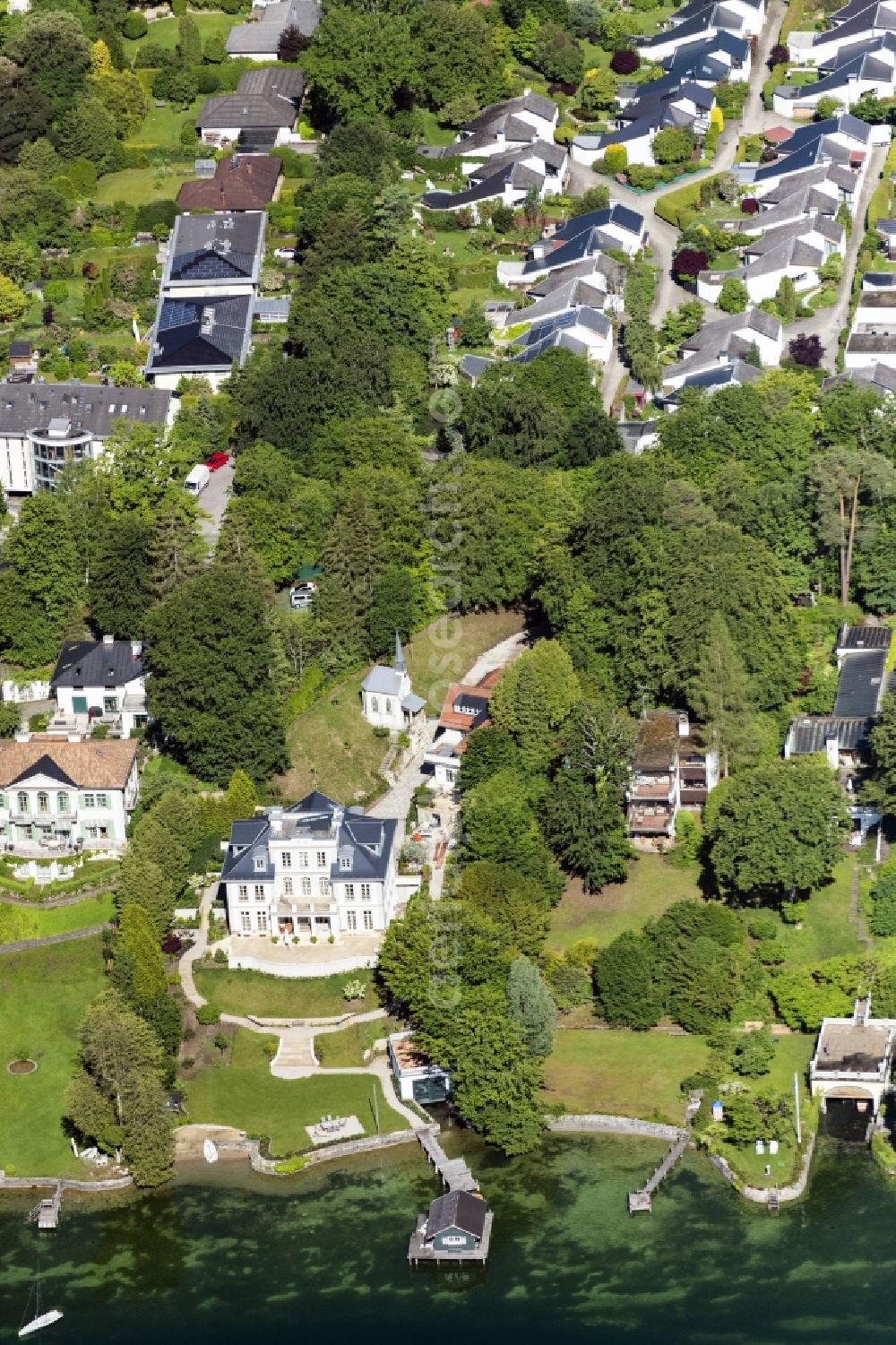 Aerial photograph Pöcking - Luxury residential villa of single-family settlement on Starnberger See in Poecking in the state Bavaria, Germany