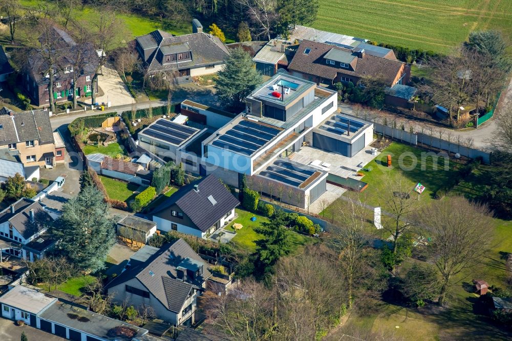 Kirchhellen from the bird's eye view: Mansion with garden and pool on Hagelkreuz in Kirchhellen in the state of North Rhine-Westphalia