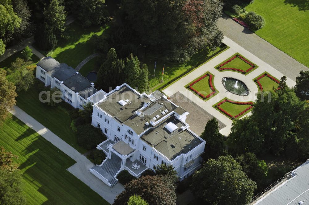 Aerial photograph Bonn - Die Villa Hammerschmidt im Stadtteil Gronau. Das Gebäude ist seit 1950 Amts- und Wohnsitz des Bundespräsidenten der Bundesrepublik Deutschland in Bonn. Seit 1994 ist die Villa der Zweitsitz neben dem Berliner Amtssitz. The Villa Hammerschmidt in the district Gronau. Since 1950 the building is the official residence of the President of the Federal Republic of Germany in Bonn.