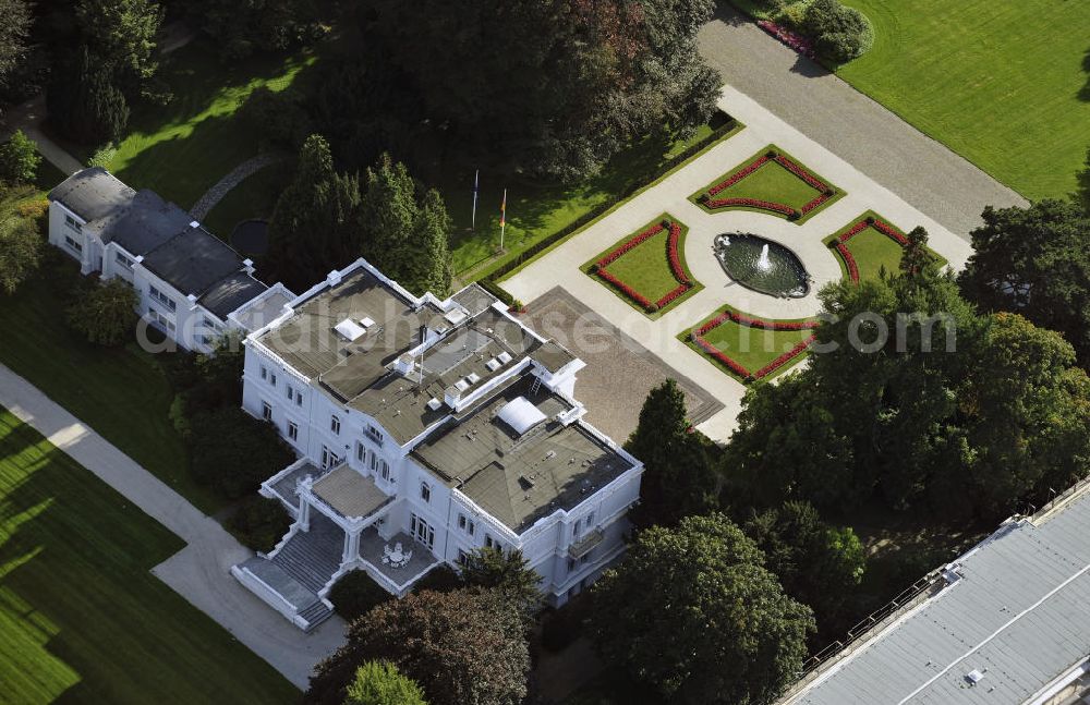 Bonn from above - Die Villa Hammerschmidt im Stadtteil Gronau. Das Gebäude ist seit 1950 Amts- und Wohnsitz des Bundespräsidenten der Bundesrepublik Deutschland in Bonn. Seit 1994 ist die Villa der Zweitsitz neben dem Berliner Amtssitz. The Villa Hammerschmidt in the district Gronau. Since 1950 the building is the official residence of the President of the Federal Republic of Germany in Bonn.