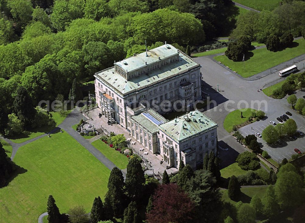 Aerial photograph Essen - Blick auf die Villa Hügel im Essener Stadtteil Bredeney. Sie wurde 1873 von Alfred Krupp errichtet und ist das ehemalige Wohn- und Repräsentationshaus der Industriellenfamilie Krupp. View of the Villa Hugel in the district of Essen Bredeney. It was built in 1873 by Alfred Krupp and is the former residence of the family Krupp.