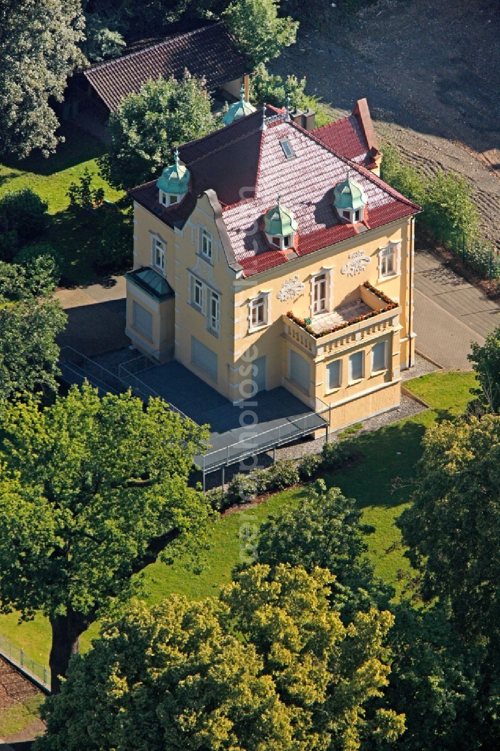 Aerial image Neuenrade - View of the mansion Villa am Wall in Neuenrade in the state North Rhine-Westphalia