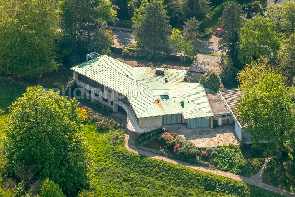 Aerial image Essen - Luxury villa in residential area of single-family settlement of Berthold Beitz in Weg to the Platte in Essen in the state North Rhine-Westphalia