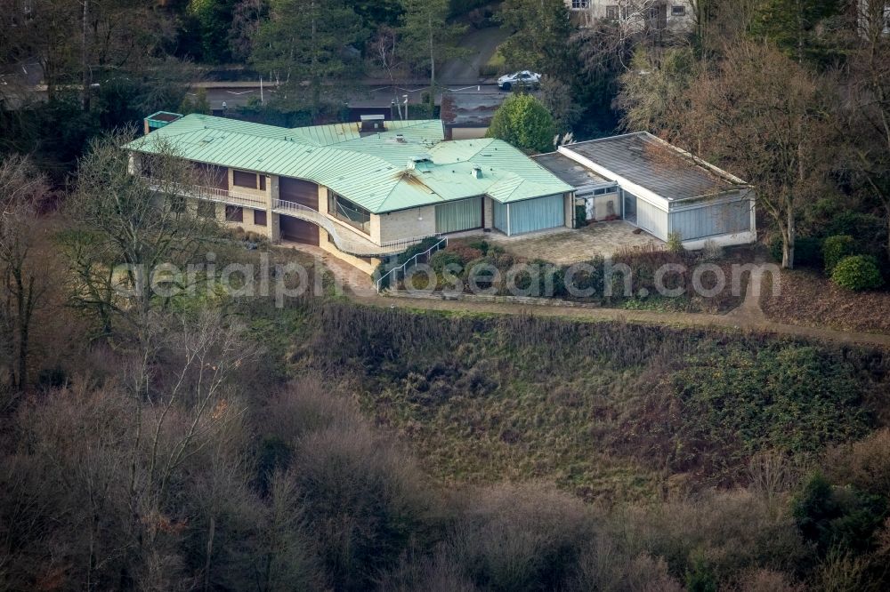 Essen from above - Luxury villa in residential area of single-family settlement in Weg to the Platte in Essen in the state North Rhine-Westphalia