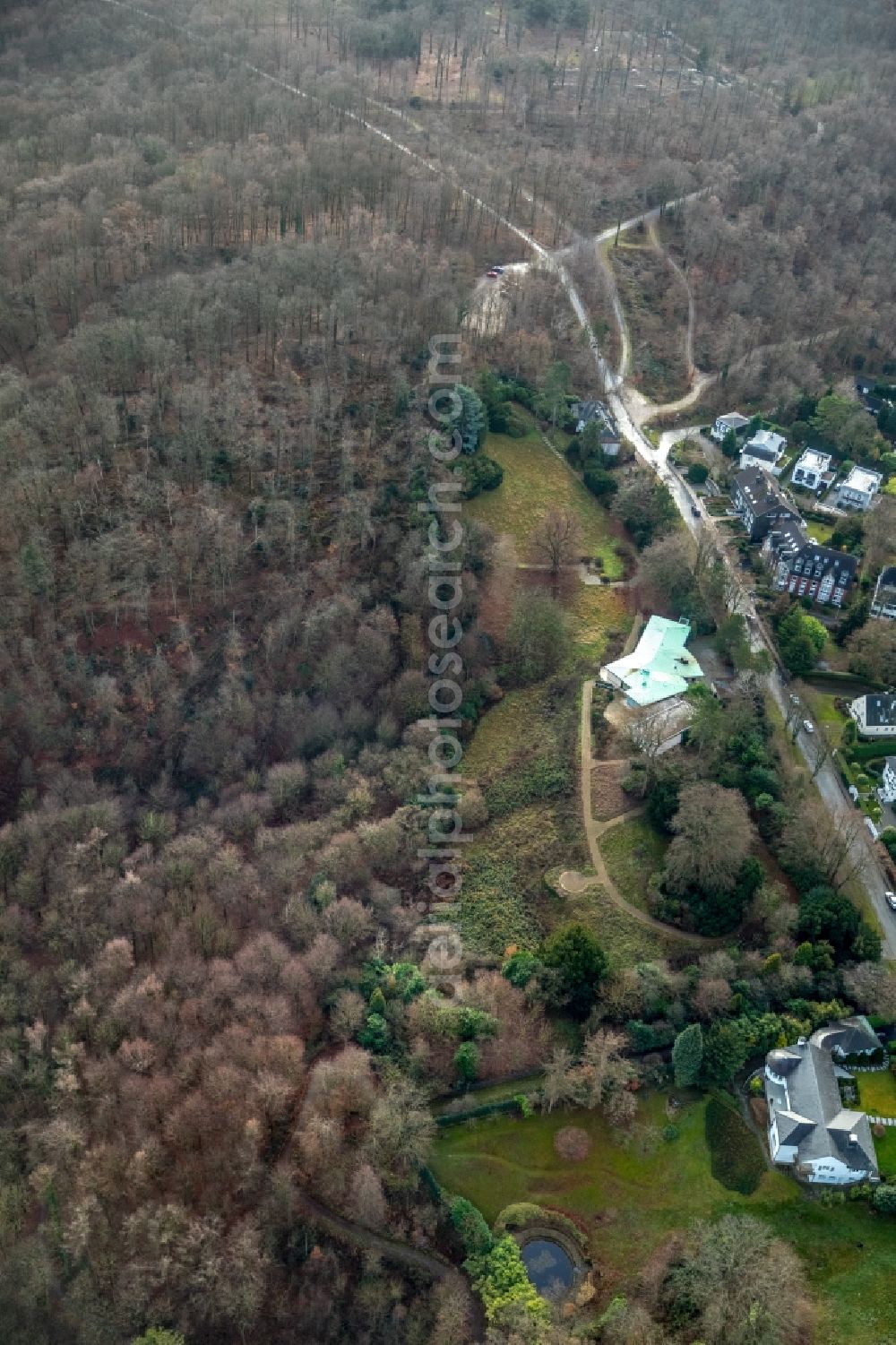 Aerial photograph Essen - Luxury villa in residential area of single-family settlement in Weg to the Platte in Essen in the state North Rhine-Westphalia