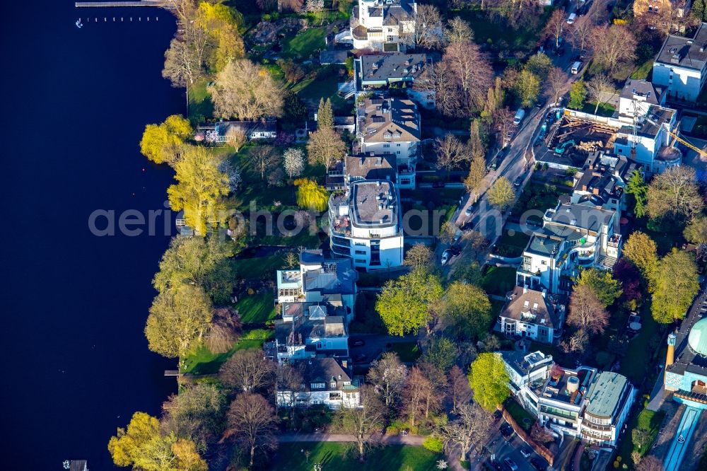 Aerial photograph Hamburg - Luxury villa in residential area of single-family settlement at the Faehrhausstrasse in the district Uhlenhorst in Hamburg, Germany