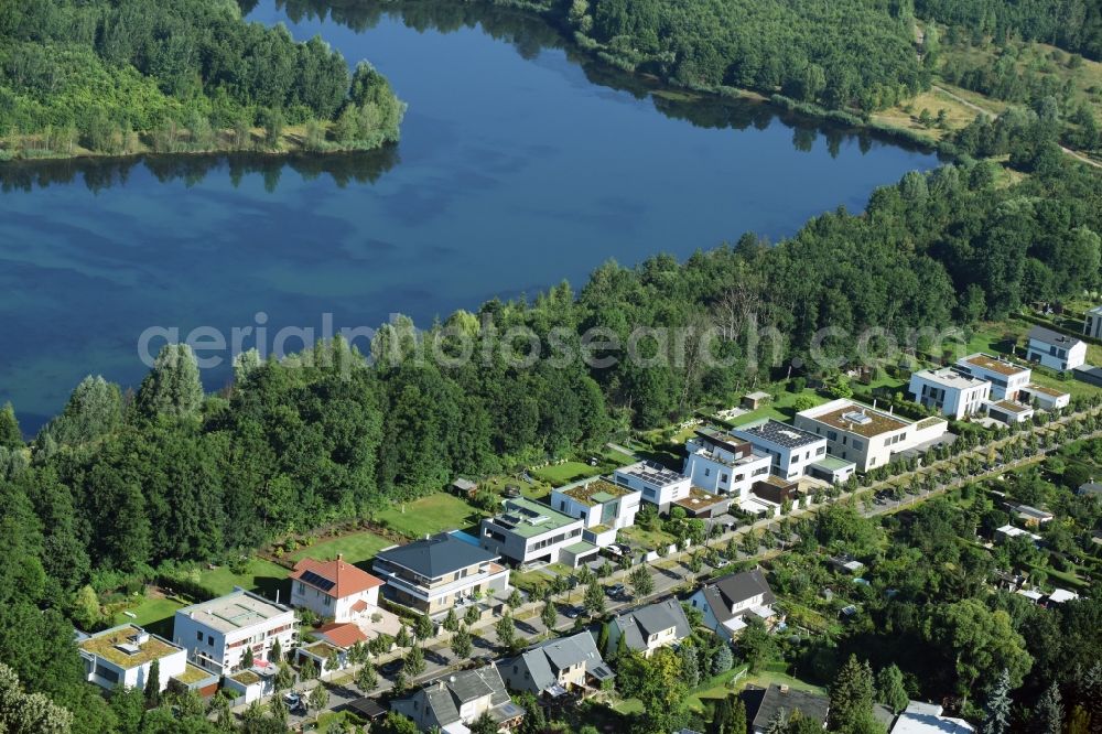 Markkleeberg from the bird's eye view: Luxury villa in residential area of single-family settlement Equipagenweg in Markkleeberg in the state Saxony