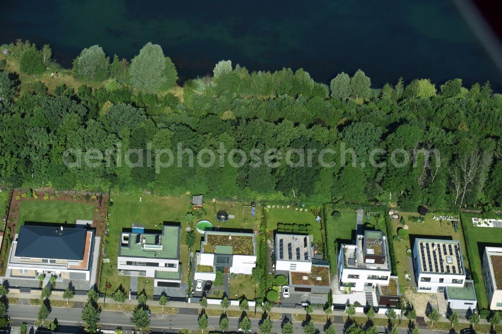 Markkleeberg from above - Luxury villa in residential area of single-family settlement Equipagenweg in Markkleeberg in the state Saxony