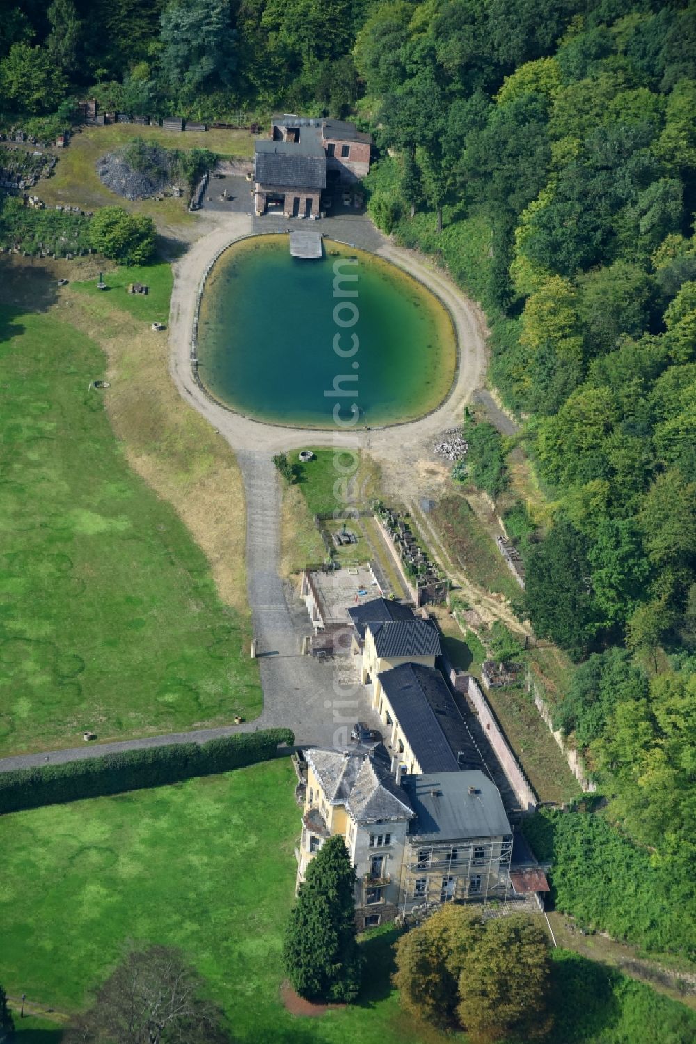 Aerial image Remagen - Luxury villa in residential area of single-family settlement on Koelner Strasse in Remagen in the state Rhineland-Palatinate, Germany