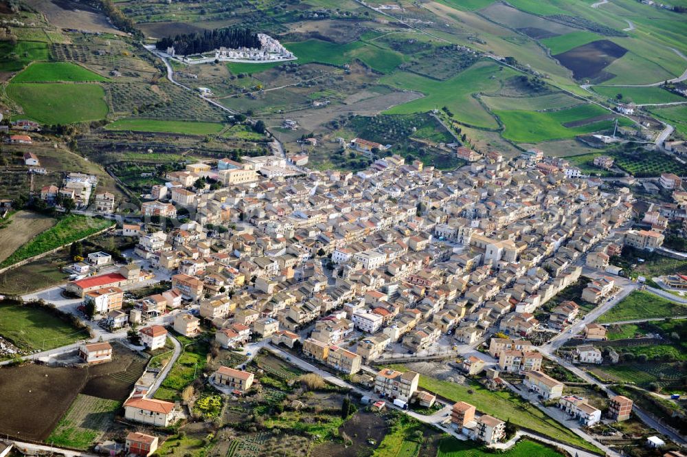 Villalba / Sizilien from above - Cityscape of Villalba with the church San Giuseppe at Sicily in Italy