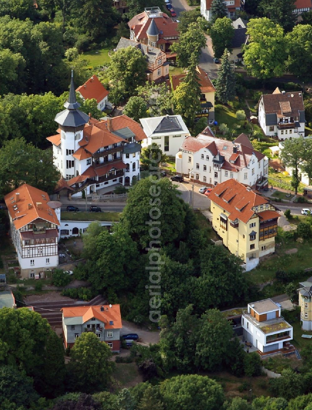 Aerial photograph Eisenach - In the Johannes Falk Road in Eisenach in Thuringia regions, there is a greater number of handsome villas. Some of them were built in the early days, other purchased only in recent decades. In the center of the picture, the house with its distinctive tower, the John Falk-Home, a residential facility for children and adolescents. This facility is operated by the Evangelical Lutheran Eisenach Deaconess House Foundation