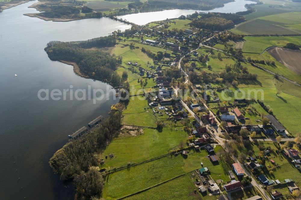 Aerial photograph Vipperow - The municipality Vipperow along the Dorfstrasse and the Solzower Strasse on the Kleine Müritz in the state Mecklenburg-Western Pomerania. It is a part of Mecklenburg Lake District