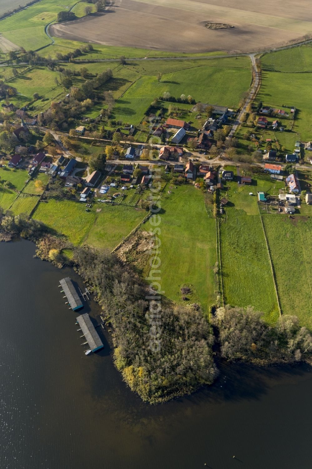 Vipperow from the bird's eye view: The municipality Vipperow along the Dorfstrasse and the Solzower Strasse on the Kleine Müritz in the state Mecklenburg-Western Pomerania. It is a part of Mecklenburg Lake District