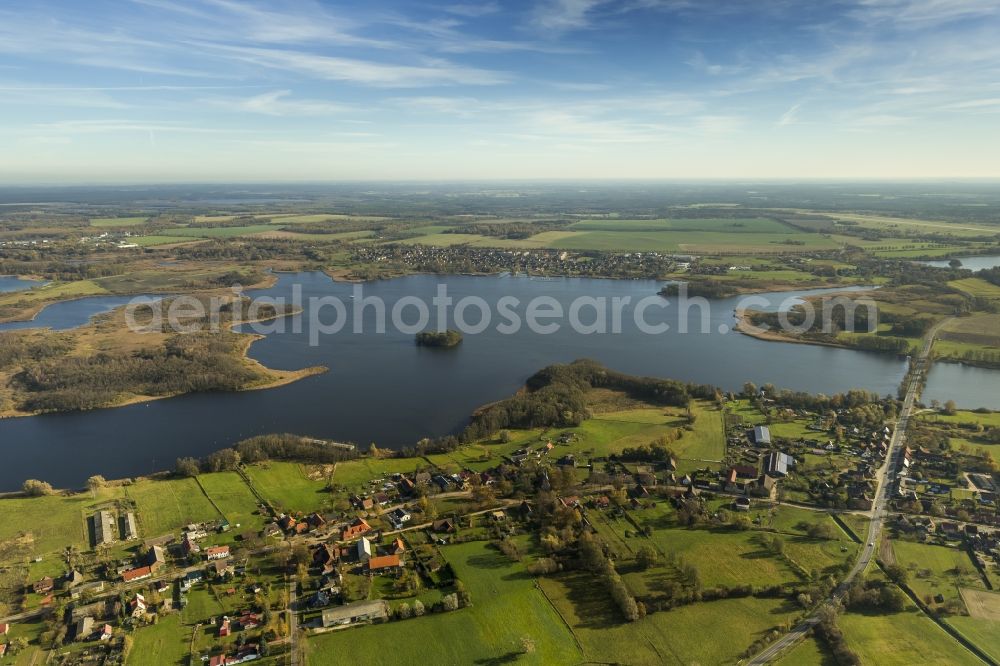 Aerial image Vipperow - The municipality Vipperow along the Dorfstrasse and the Mirower Strasse on the Kleine Müritz in the state Mecklenburg-Western Pomerania. It is a part of Mecklenburg Lake District