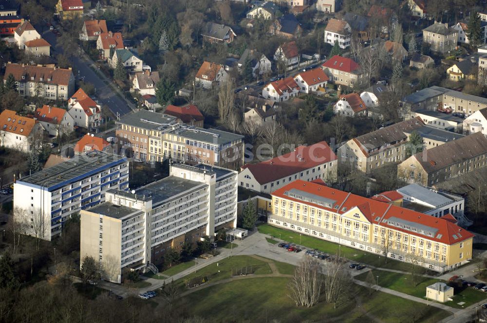 Aerial image Berlin - Blick auf das Vivantes Klinikum Hellersdorf an der Myslowitzer Straße 45 in 12621 Berlin.Das Vivantes Klinikum Hellersdorf ist Akademisches Lehrkrankenhaus der Charité - Universitätsmedizin Berlin. Zum Klinikum gehören unter an derem ein Zentrum für Typ 1 und 2 Diabetes mellitus, ein Schwerpunkt für Gerontopsychiatrie, sowie die Kliniken für Schmerztherapie und für Psychiatrie, Psychotherapie und Psychosomatik.