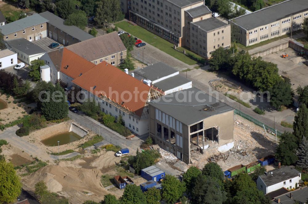 Berlin from the bird's eye view: Blick auf das Vivantes Klinikum in Hellersdorf (ehemaliges Krankenhaus Kaulsdorf) an der Myslowitzer Straße 45 in 12621 Berlin. Das Vivantes Klinikum Hellersdorf ist Akademisches Lehrkrankenhaus der Charité - Universitätsmedizin Berlin. Zum Klinikum gehören unter an derem ein Zentrum für Typ 1 und 2 Diabetes mellitus, ein Schwerpunkt für Gerontopsychiatrie, sowie die Klinik für Psychiatrie, Psychotherapie und Psychosomatik. Derzeit finden umfangreiche Neubau-, Sanierungs- und Umbauarbeiten statt.