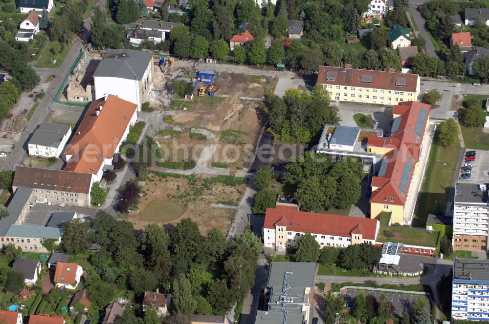 Berlin from the bird's eye view: Blick auf das Vivantes Klinikum in Hellersdorf (ehemaliges Krankenhaus Kaulsdorf) an der Myslowitzer Straße 45 in 12621 Berlin. Das Vivantes Klinikum Hellersdorf ist Akademisches Lehrkrankenhaus der Charité - Universitätsmedizin Berlin. Zum Klinikum gehören unter an derem ein Zentrum für Typ 1 und 2 Diabetes mellitus, ein Schwerpunkt für Gerontopsychiatrie, sowie die Klinik für Psychiatrie, Psychotherapie und Psychosomatik. Derzeit finden umfangreiche Neubau-, Sanierungs- und Umbauarbeiten statt.