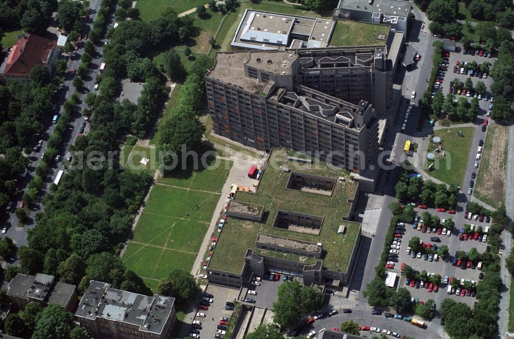 Aerial image Berlin OT Kreuzberg - View of the Vivantes Klinikum am Urban in the district of Kreuzberg in Berlin