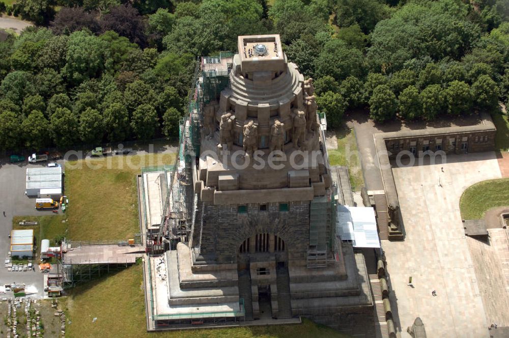 Aerial photograph Leipzig - Blick auf die Sanierungsarbeiten des Völkerschlachtdenkmals in Leipzig. Im Jahr 2003 begannen Rekonstruktions- und Sanierungsmaßnahmen, die bis zum 200-jährigen Jubiläum der Völkerschlacht im Jahr 2013 beendet werden sollen. Die Kosten werden sich auf etwa 30 Millionen Euro belaufen. Die Finanzierung erfolgt über die Stiftung Völkerschlachtdenkmal, den Freistaat Sachsen, die Stadt Leipzig und Spenden. Das Völkerschlachtdenkmal ist eines der Wahrzeichen Leipzigs in Erinnerung an die Völkerschlacht bei Leipzig von 1813 und heute eine Außenstelle des Stadtgeschichtlichen Museums Leipzig. Als das größte Denkmal Europas bildet es eine weithin sichtbare Landmarke mit markanter Silhouette.