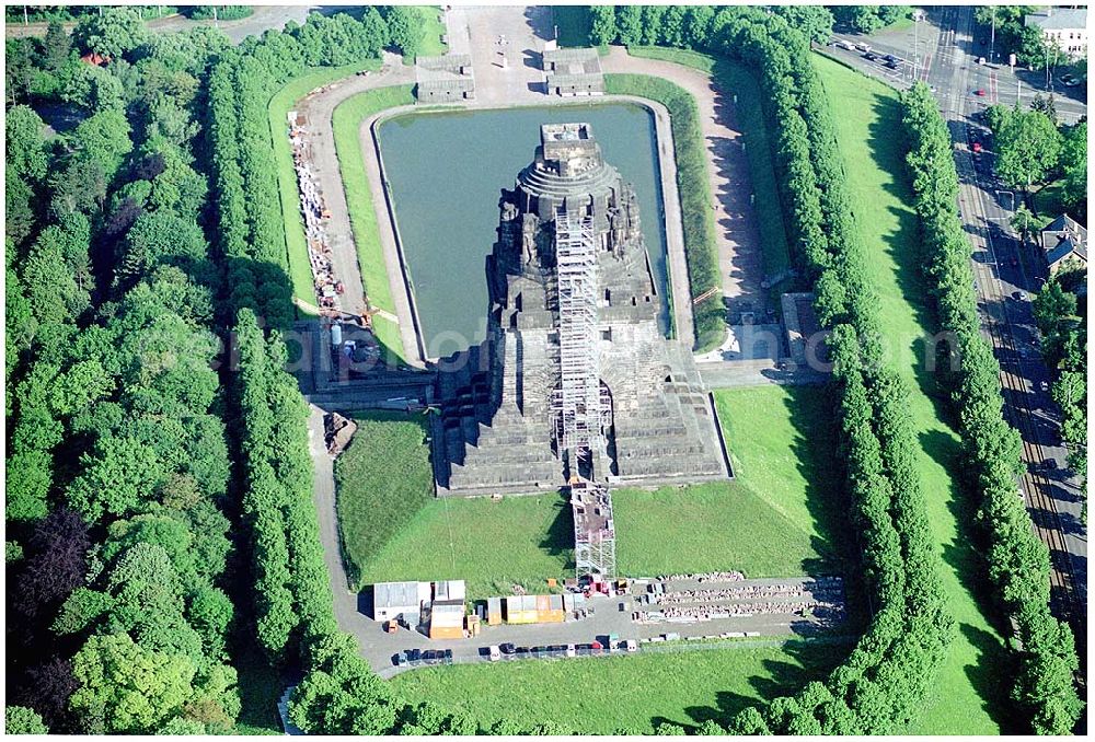 Aerial image Leipzig - 27.05.04 Blick auf das Völkerschlachtdenkmal in Leipzig. Es erinnert an die erste große Massenschlacht der Menschheitsgeschichte. Im Jahre 1913 wurde das Völkerschlachtdenkmal von Kaiser Wilhelm II. in Anwesenheit des sächsischen Königs und weiterer Fürsten deutscher Staaten sowie der Vertreter Österreichs, Rußlands und Schwedens eingeweiht. Anschrift: Prager Straße, 04299 Leipzig Tel/Fax: +49 (0)341 8 78 04 71 Email: voelkerschlachtdenkmal.leipzig@t-online.de Leiter: Steffen Poser